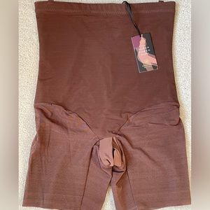 NWT Honeylove SuperPower Short 2X